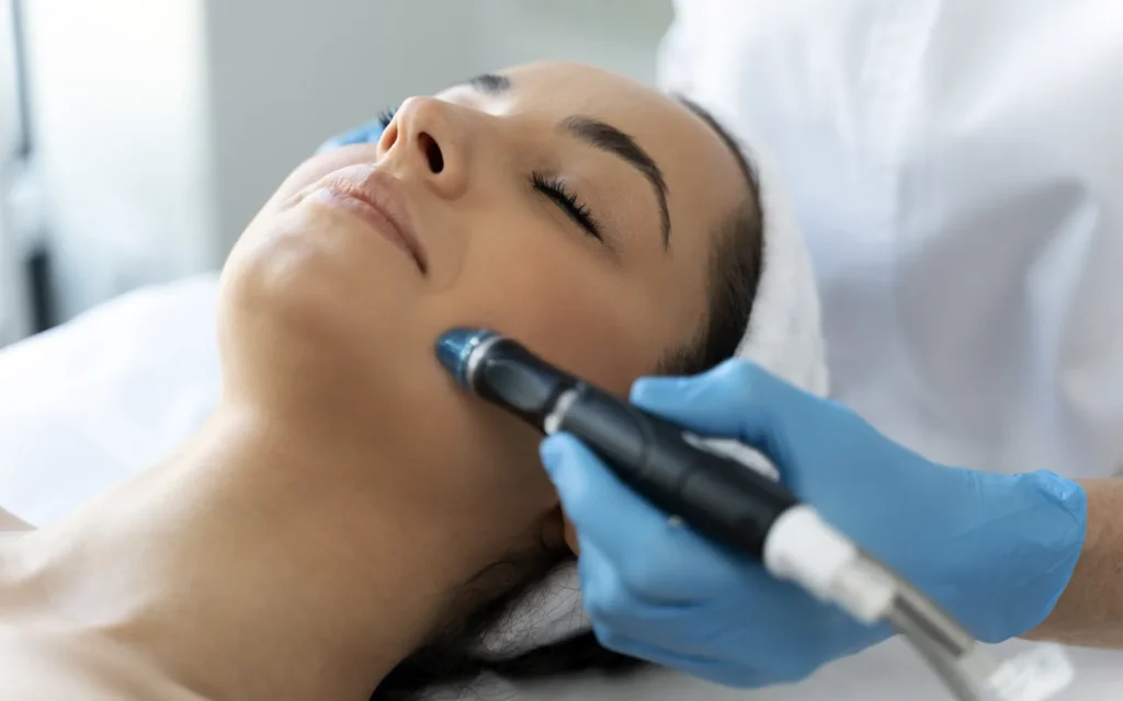 Kombinierte apparative Gesichtsbehandlung bei Home of Beauty